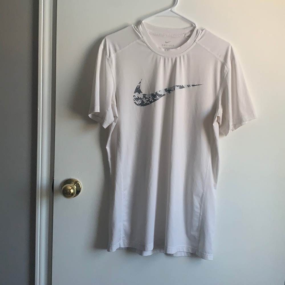 Men’s Nike dry fit. Size M